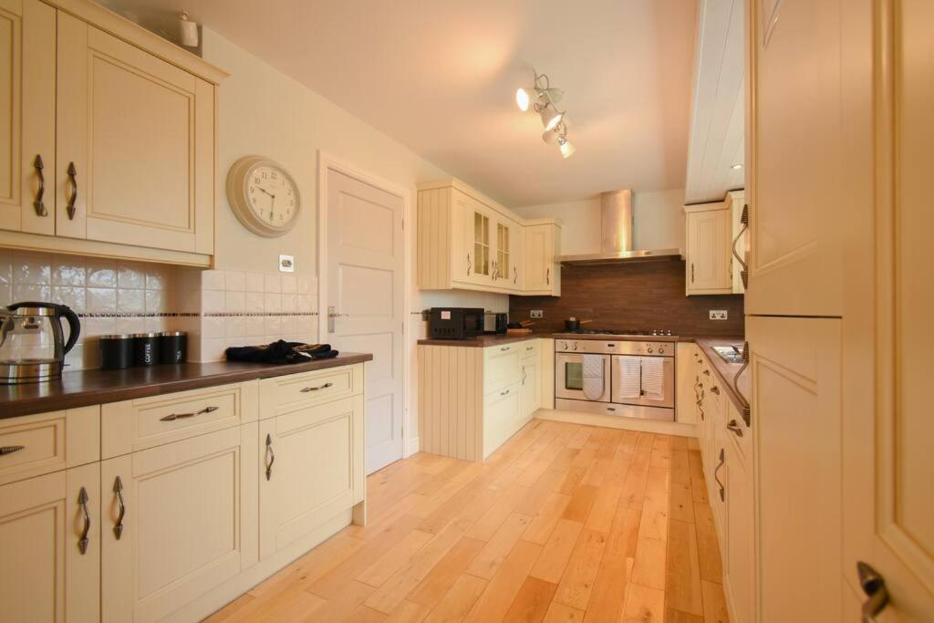 Luxurious & Tranquil Riverside Getaway Great Harwood Екстериор снимка