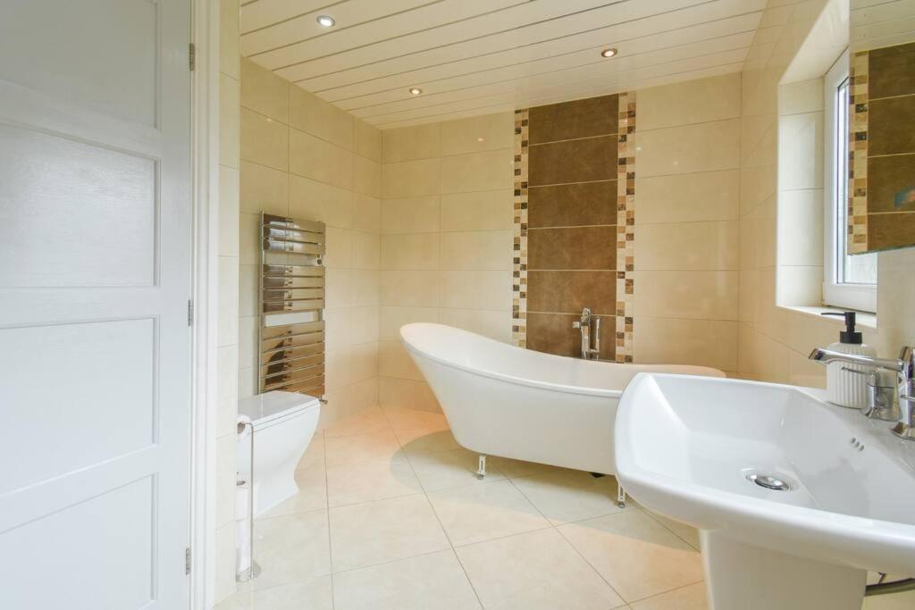 Luxurious & Tranquil Riverside Getaway Great Harwood Екстериор снимка