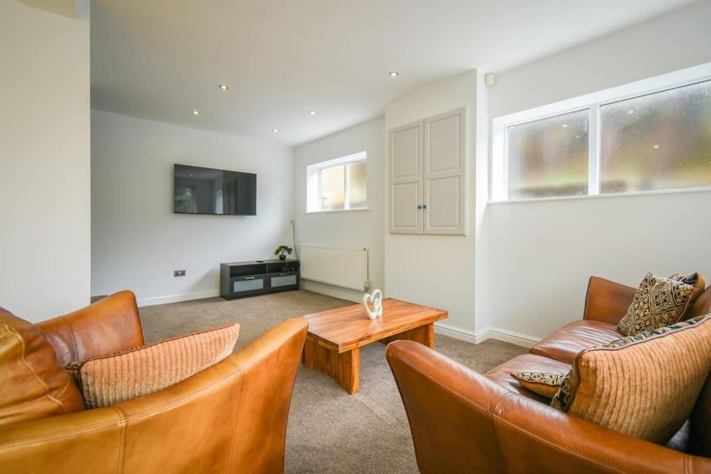 Luxurious & Tranquil Riverside Getaway Great Harwood Екстериор снимка