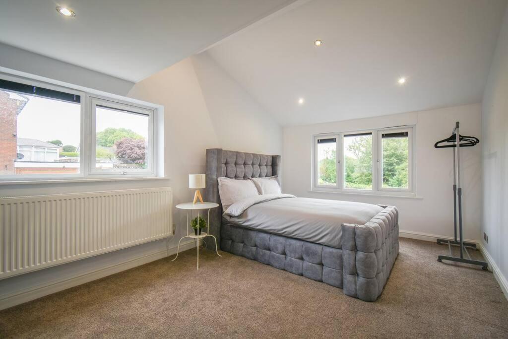 Luxurious & Tranquil Riverside Getaway Great Harwood Екстериор снимка